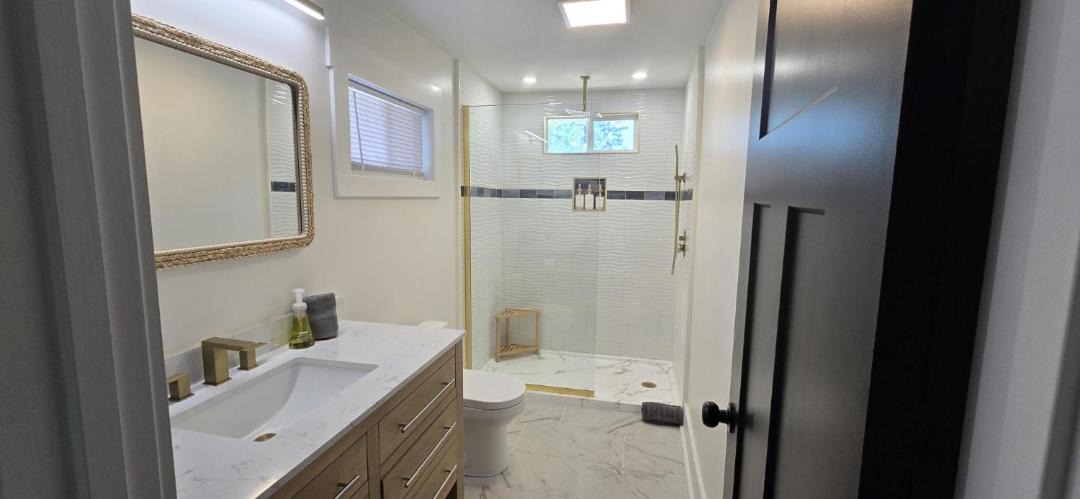 Photo of Bathroom in Peletier