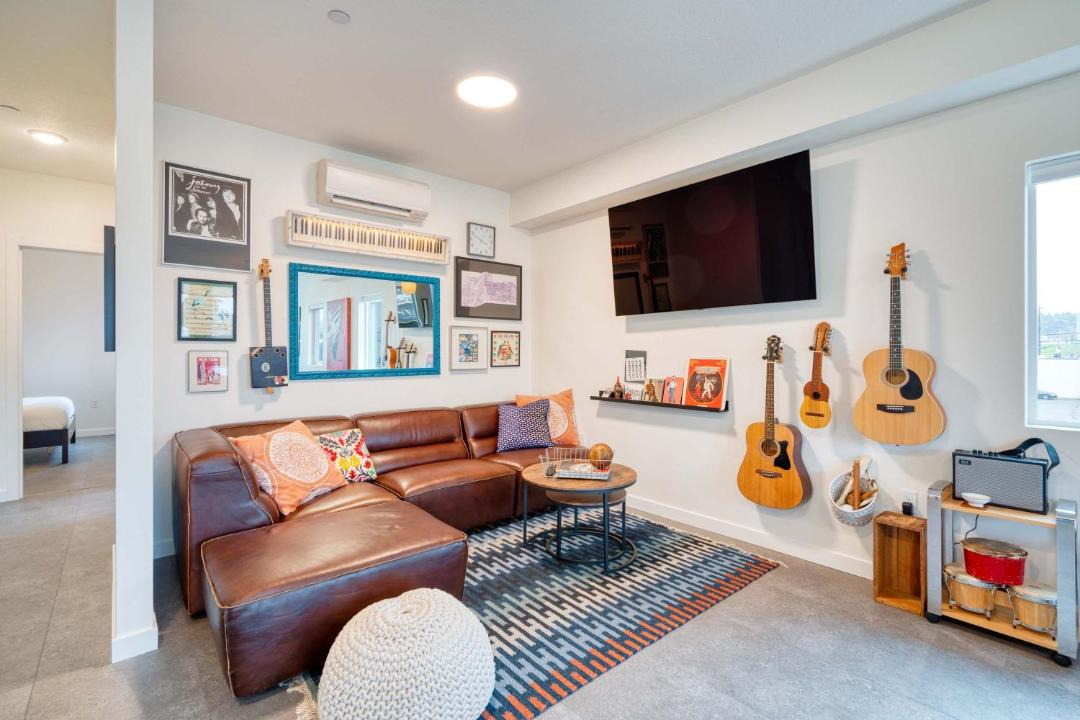 Photo of Others in Hosford-Abernethy