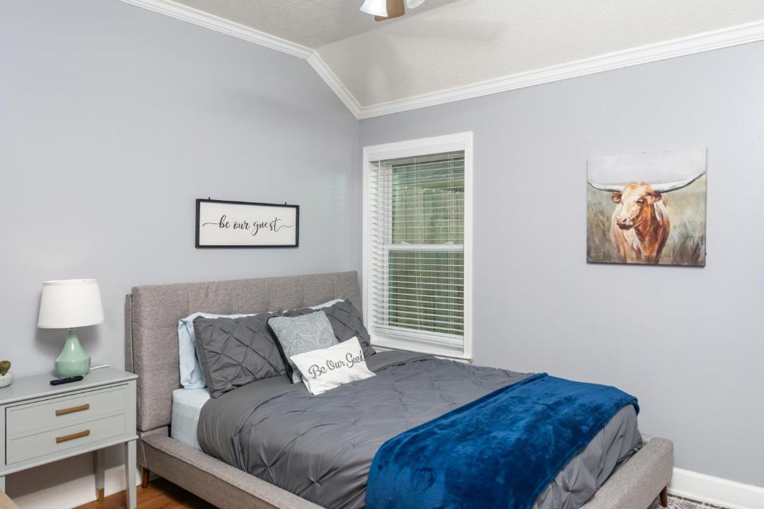 Photo of Bedroom in League City