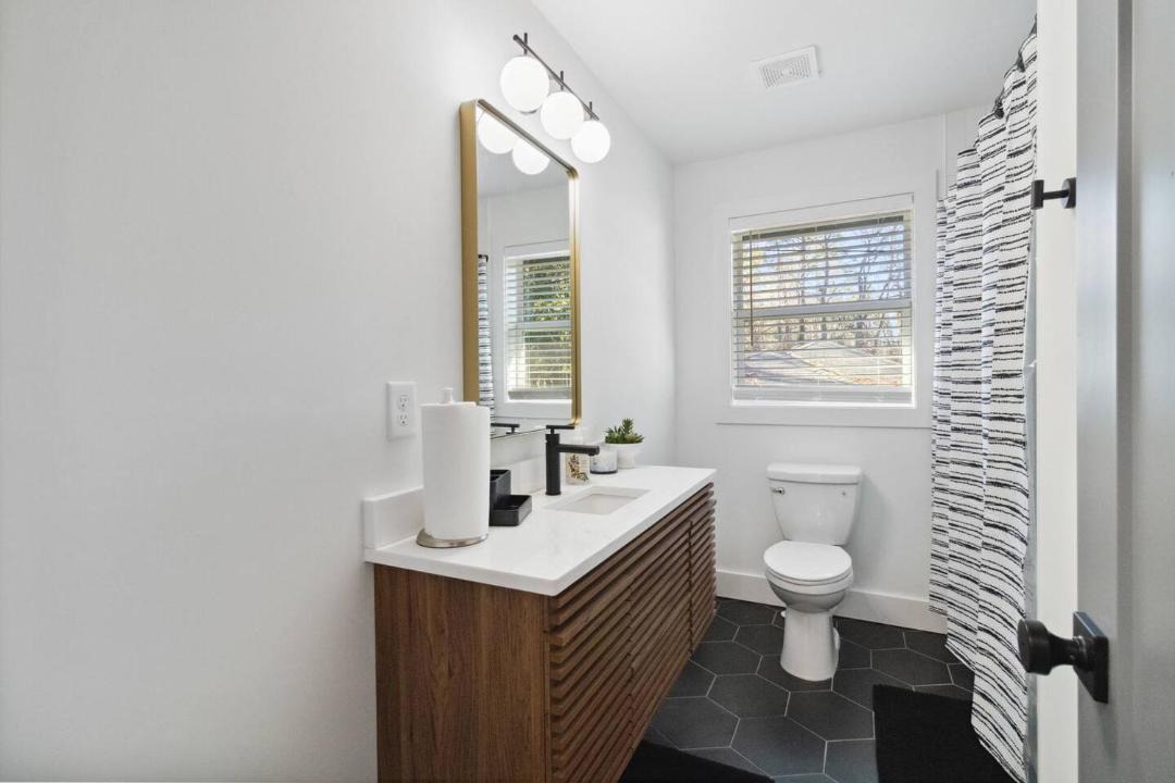 Photo of Bathroom in Belvedere Park