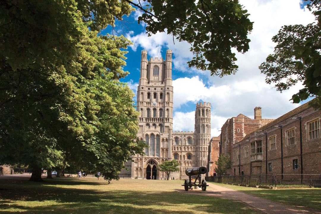 Photo of Buildings in Thistley Green