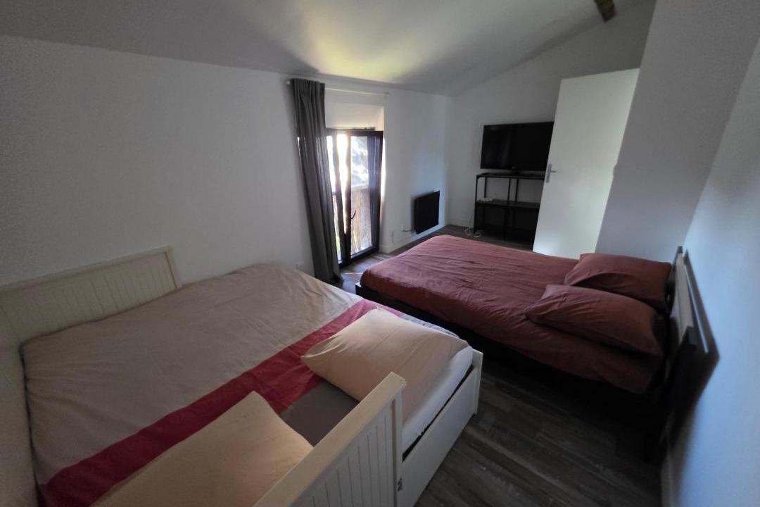 Photo of Bedroom in Brains