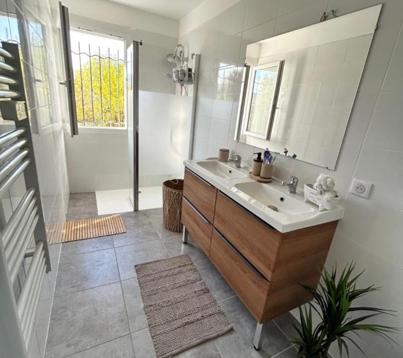 Photo of Bathroom in Laroque