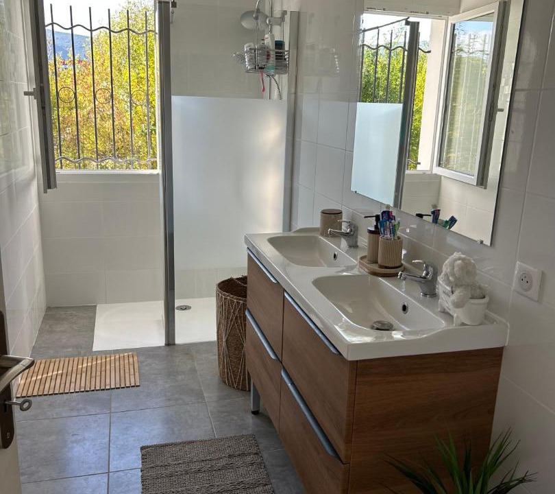 Photo of Bathroom in Laroque