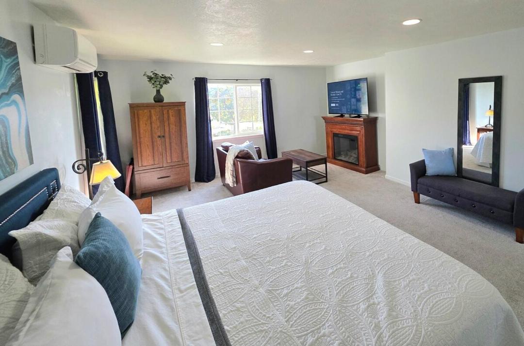 Photo of Bedroom in Monitor