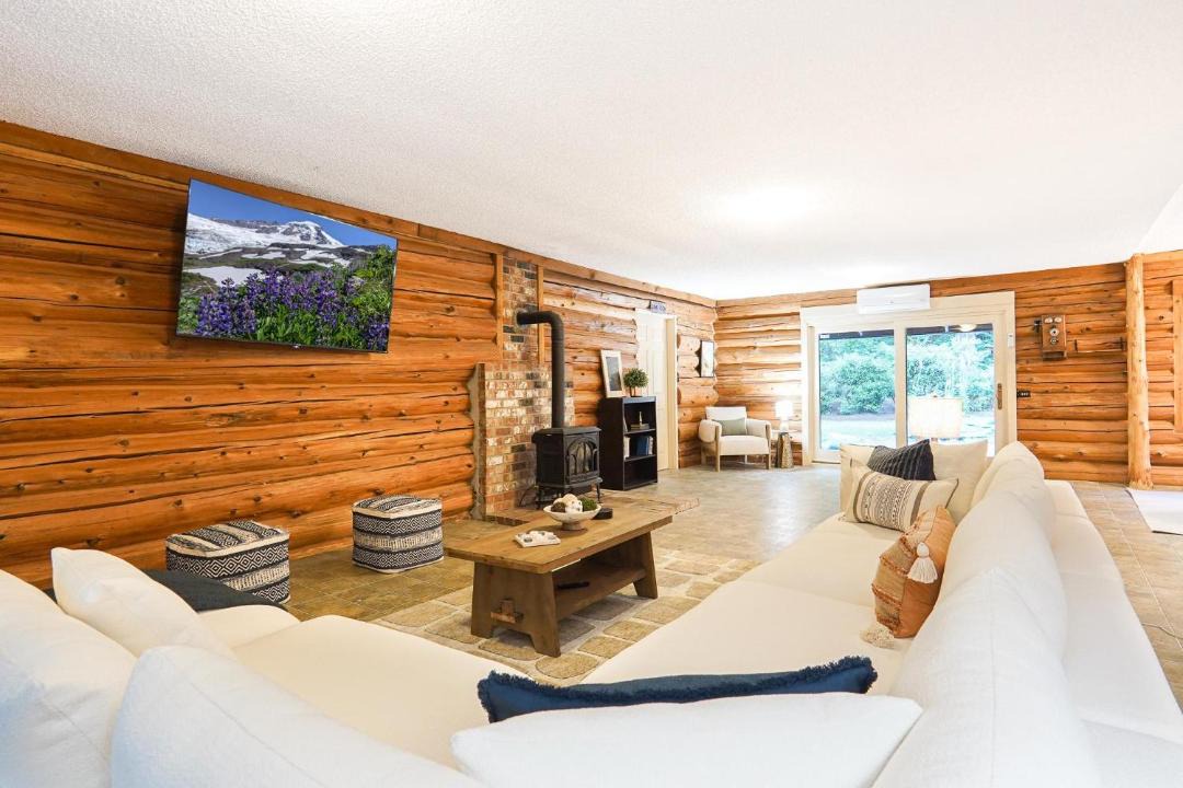 Photo of Livingroom in Peaceful Valley
