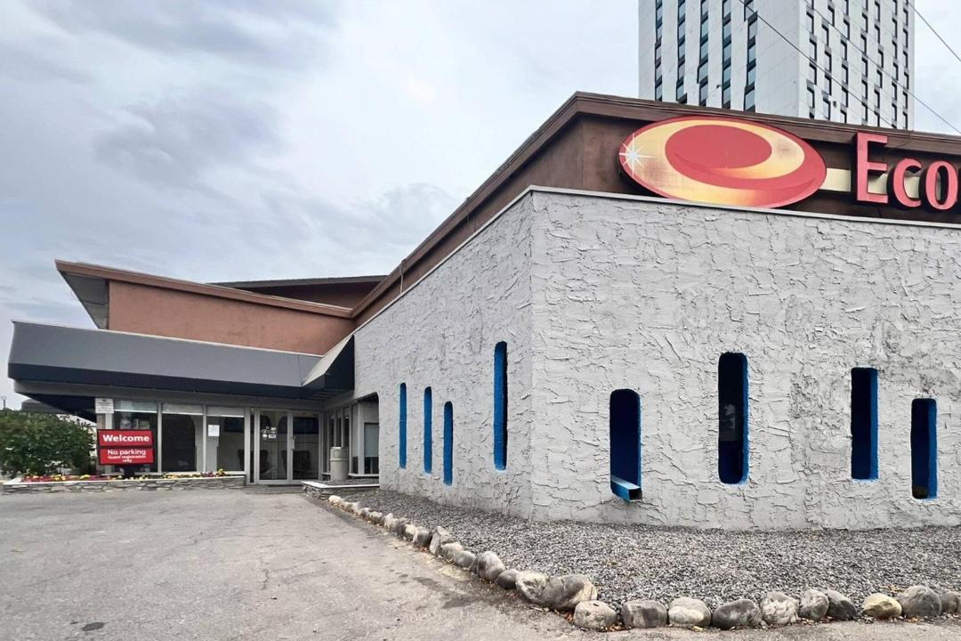 Photo of Others in Banff Trail