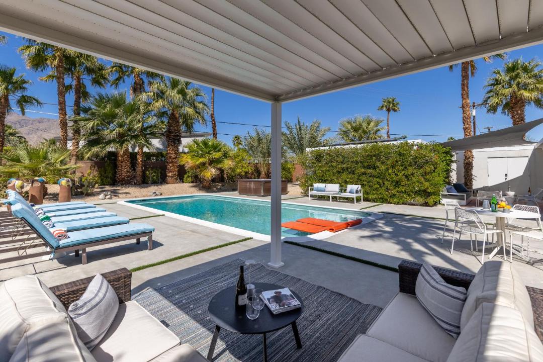 Photo of Patio Balcony in Racquet Club Estates