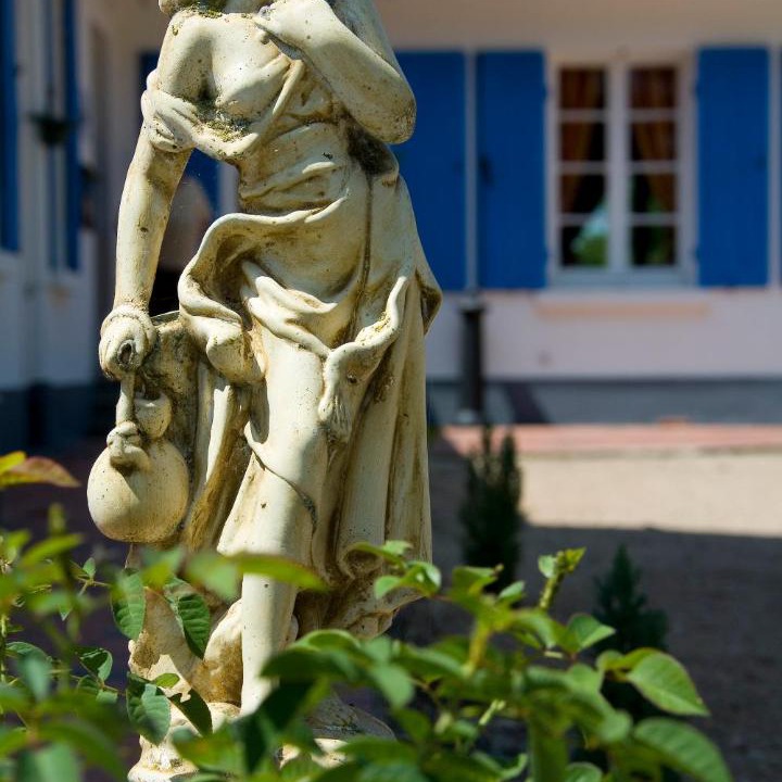 Photo of Others in Thionne