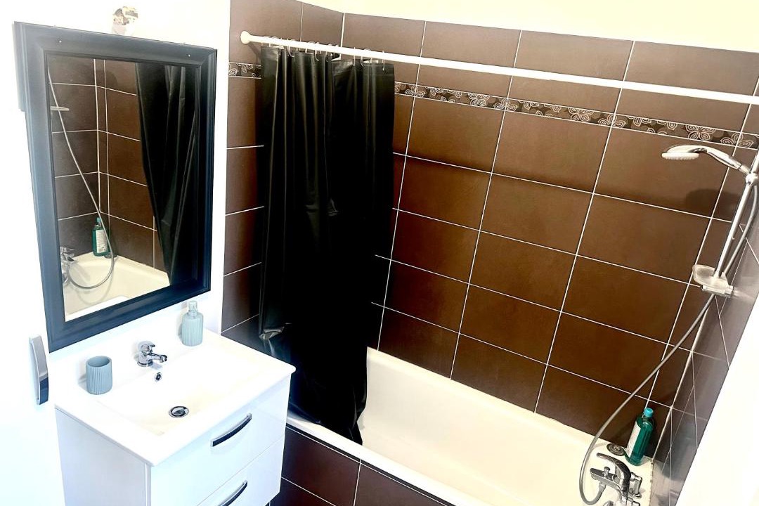 Photo of Bathroom in Magny-le-Hongre
