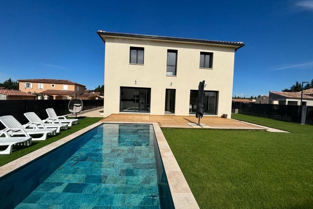 Photo of Others in Violes