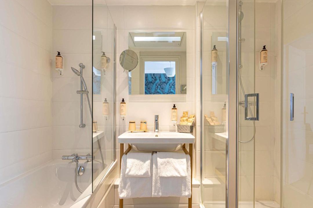 Photo of Bathroom in Saint-Cloud