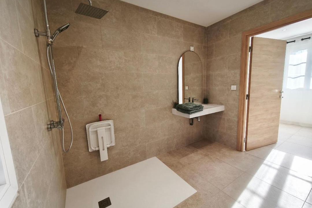 Photo of Bathroom in Saint-Quentin-en-Tourmont