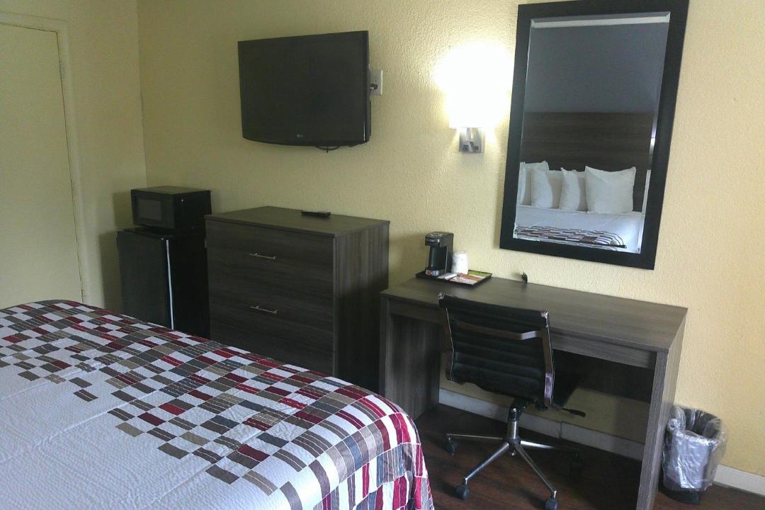 Photo of Bedroom in Coliseum Central