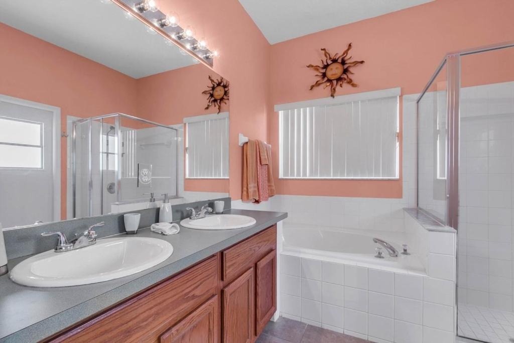 Photo of Bathroom in Esprit