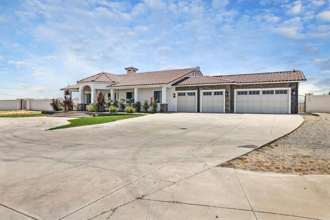 Photo of Others in Tracy