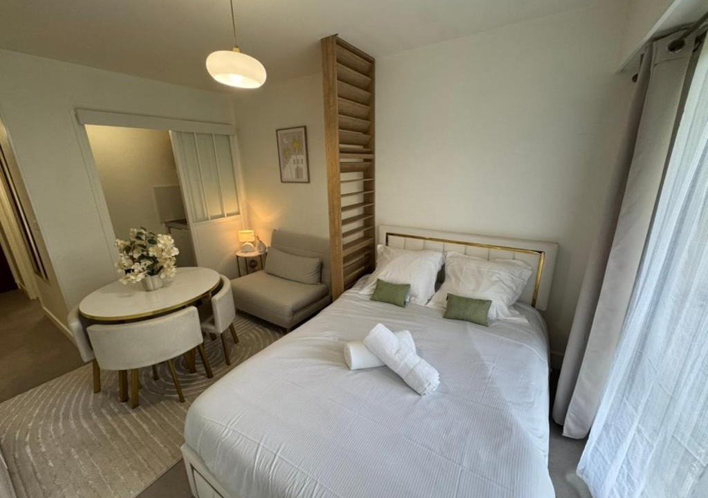 Photo of Bedroom in Saint-Lazare-Les Avenues