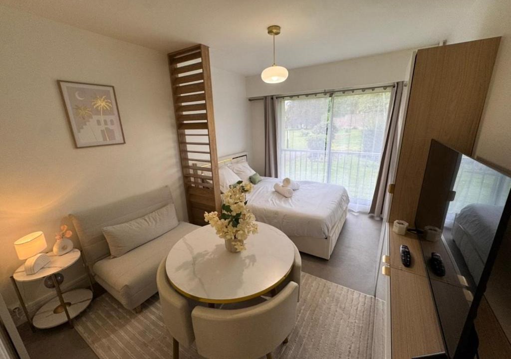 Photo of Bedroom in Saint-Lazare-Les Avenues