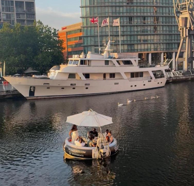 Photo of Others in Canary Wharf