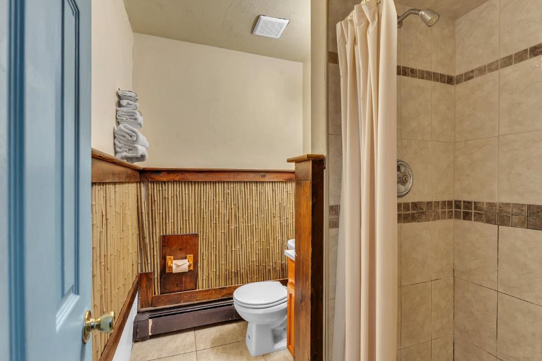 Photo of Others in Linden