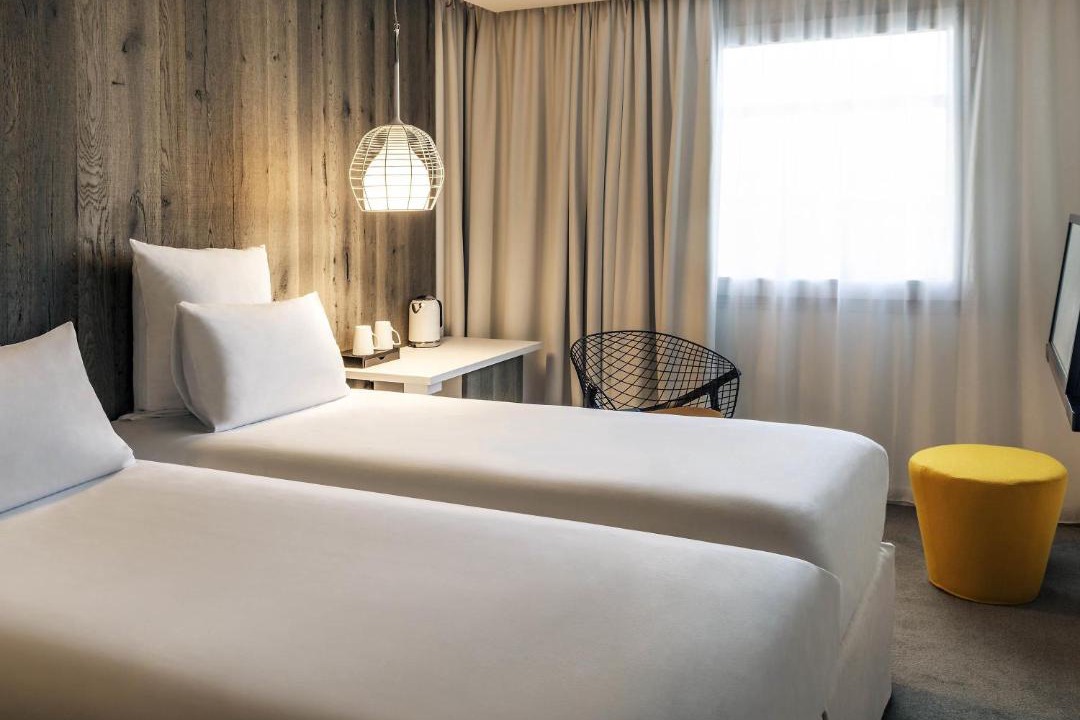 Photo of Others in Valence