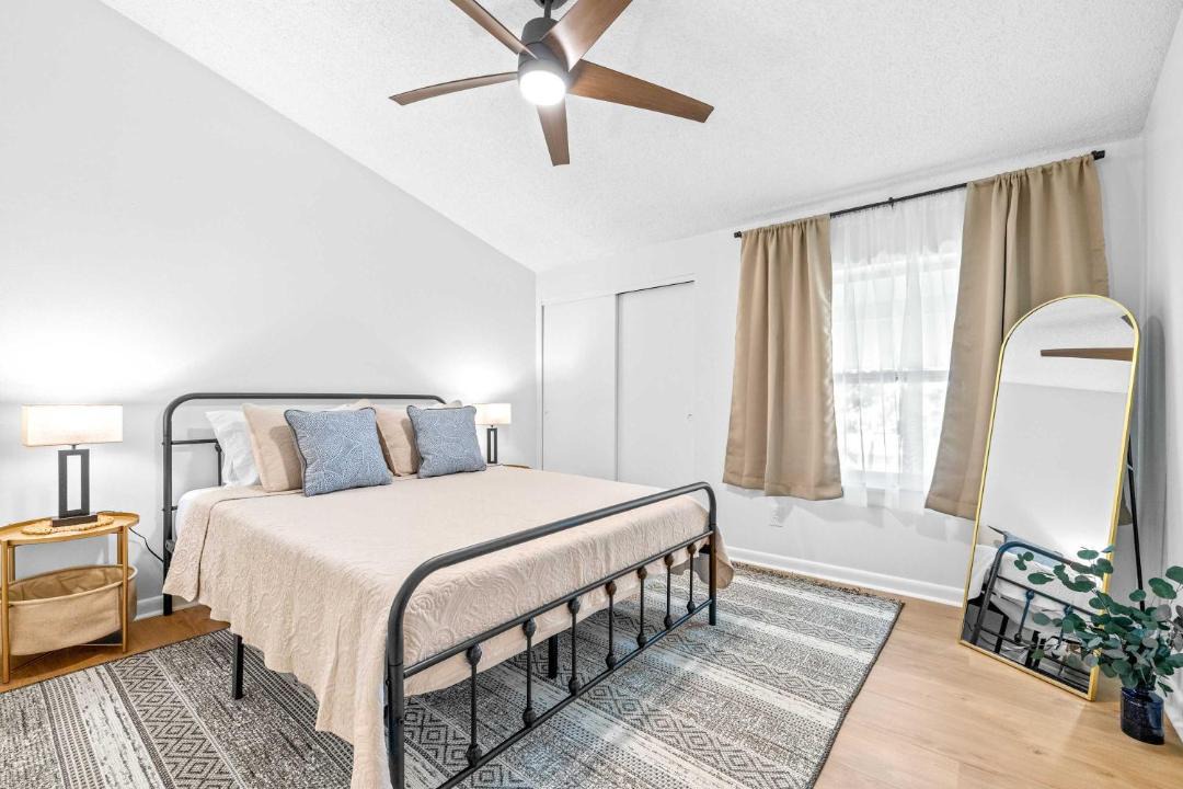 Photo of Bedroom in Fairoaks Manhattan Manor
