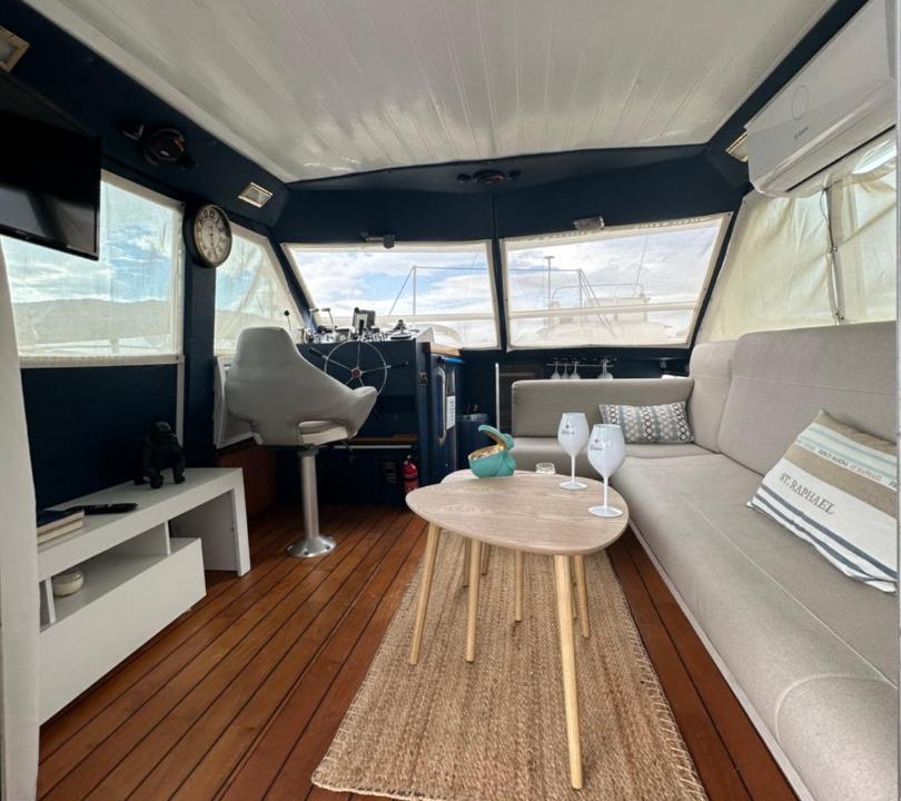 Photo of Others in Valence