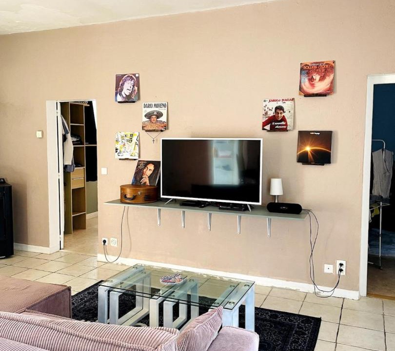Photo of Livingroom in Brains-sur-Gee