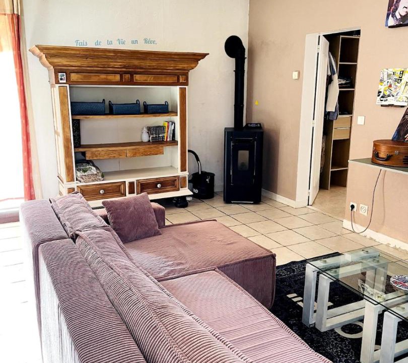Photo of Livingroom in Brains-sur-Gee
