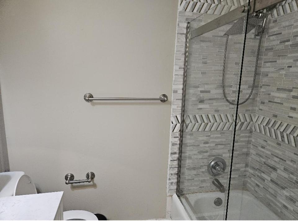 Photo of Bathroom in Monroe Heights
