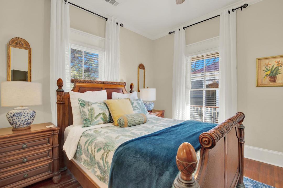 Photo of Bedroom in Metropolitan