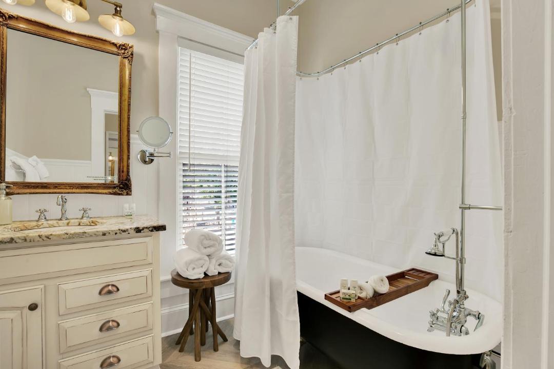 Photo of Bathroom in Metropolitan