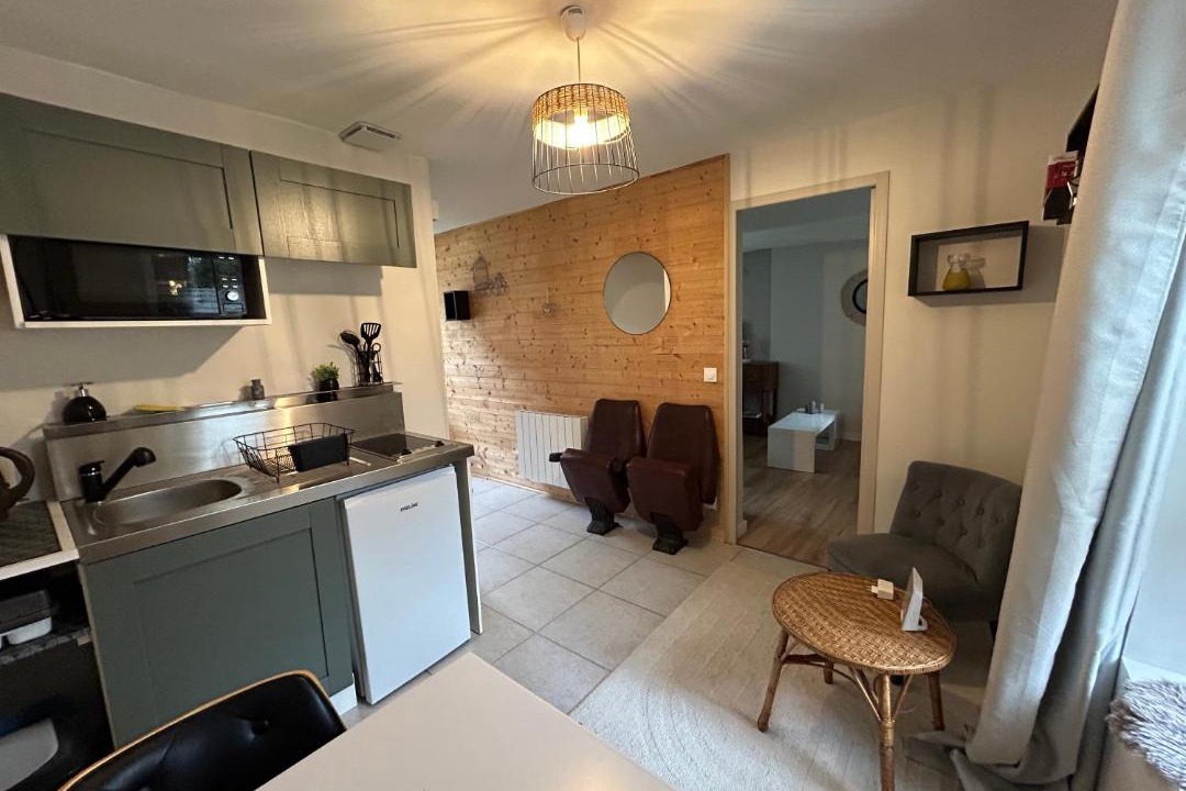 Photo of Others in Venouse