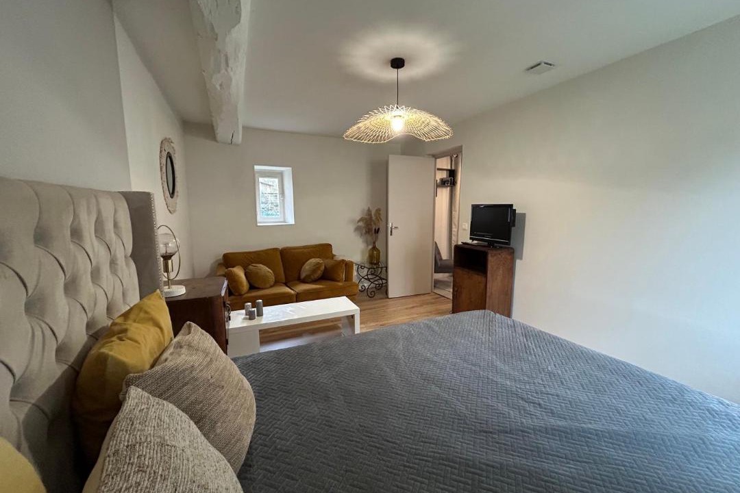 Photo of Others in Venouse