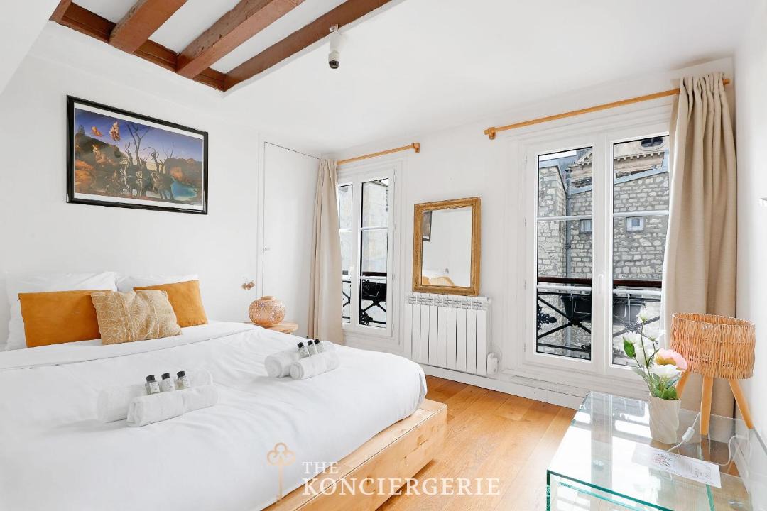 Photo of Bedroom in 6th Arrondissement