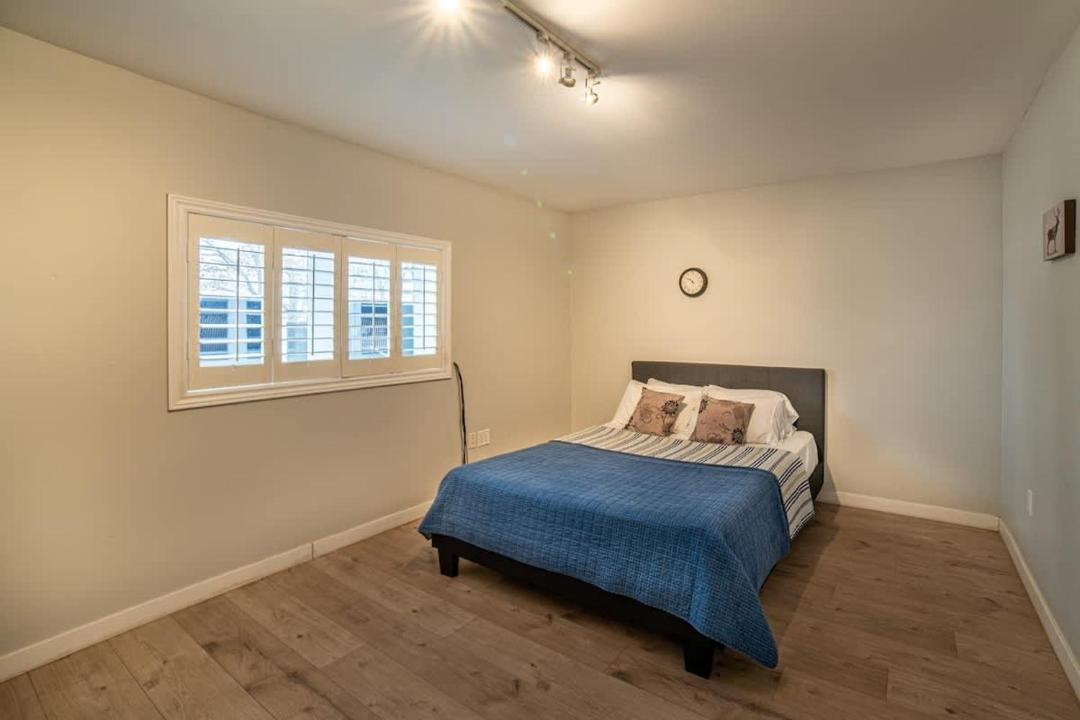 Photo of Others in Carling