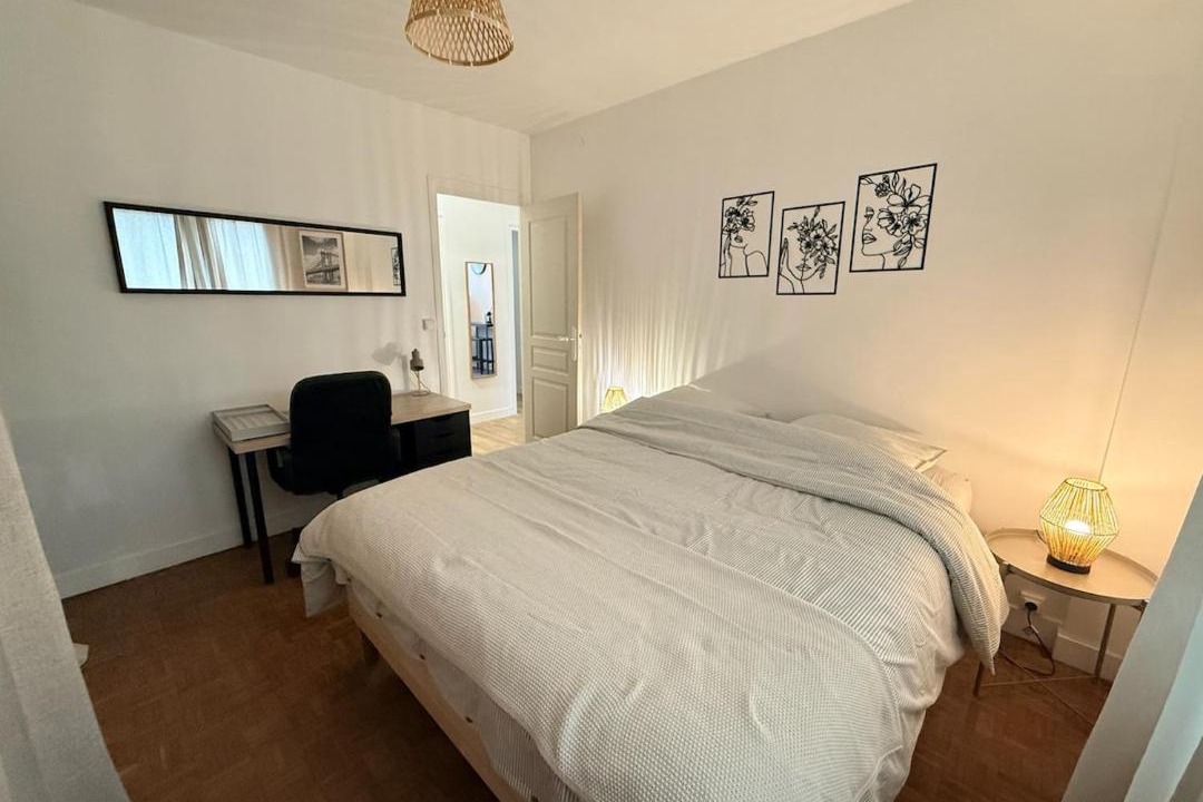 Photo of Bedroom in Mantes-la-Jolie