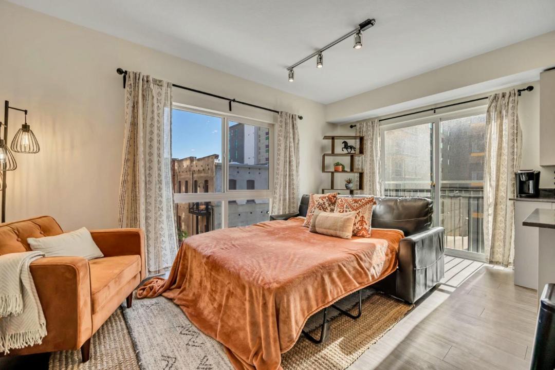 Photo of Bedroom in People's Freeway
