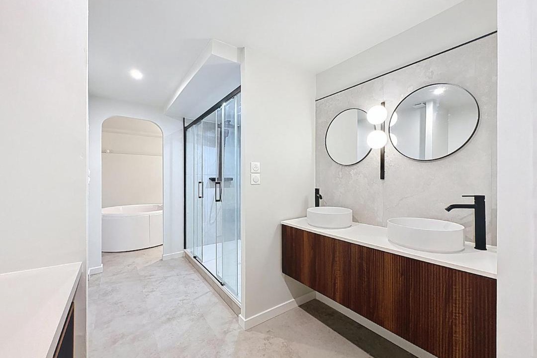 Photo of Bathroom in Rive Droite