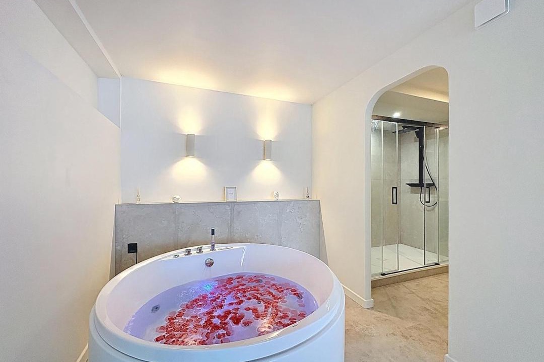 Photo of Bathroom in Rive Droite