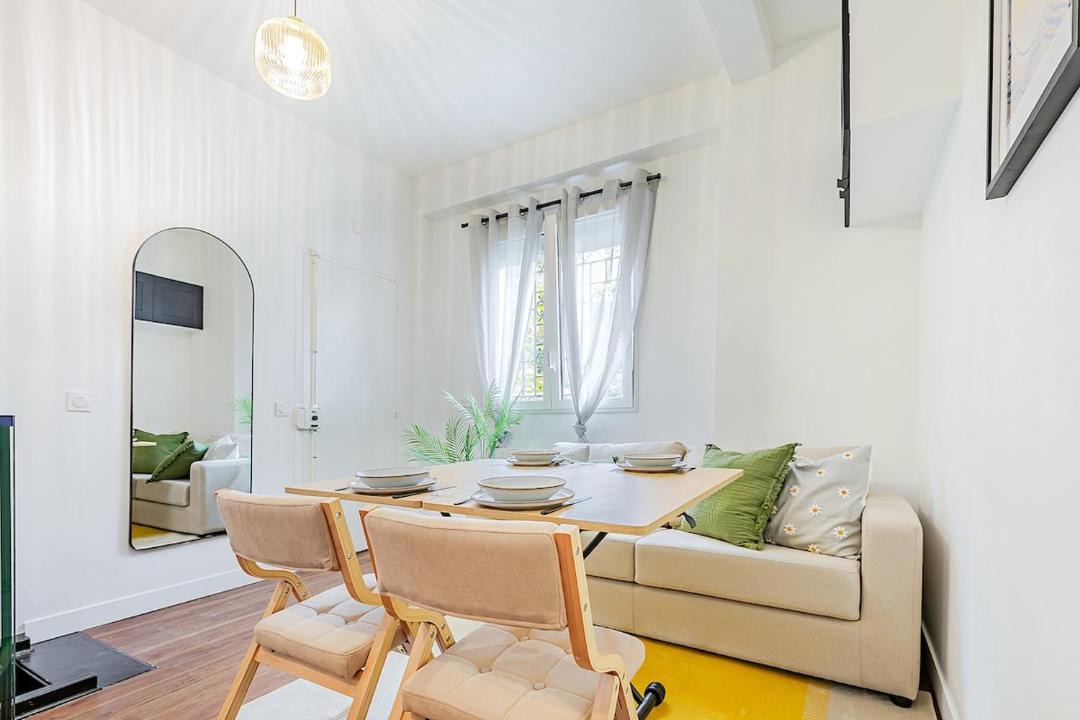 Photo of Others in Parapluies