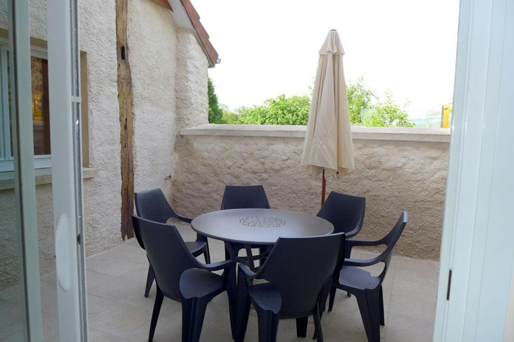 Photo of Patio Balcony in Vignes-la-Cote