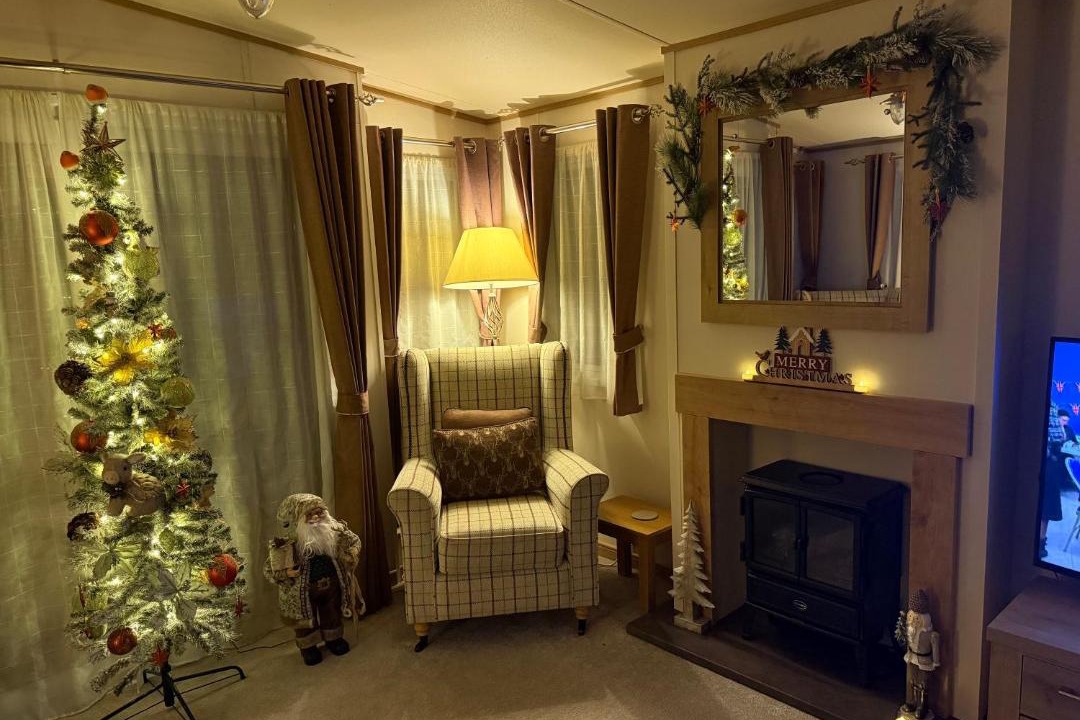 Photo of Others in Tiptoe