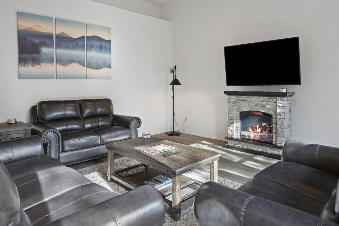 Photo of Livingroom in Oregon Water Wonderland