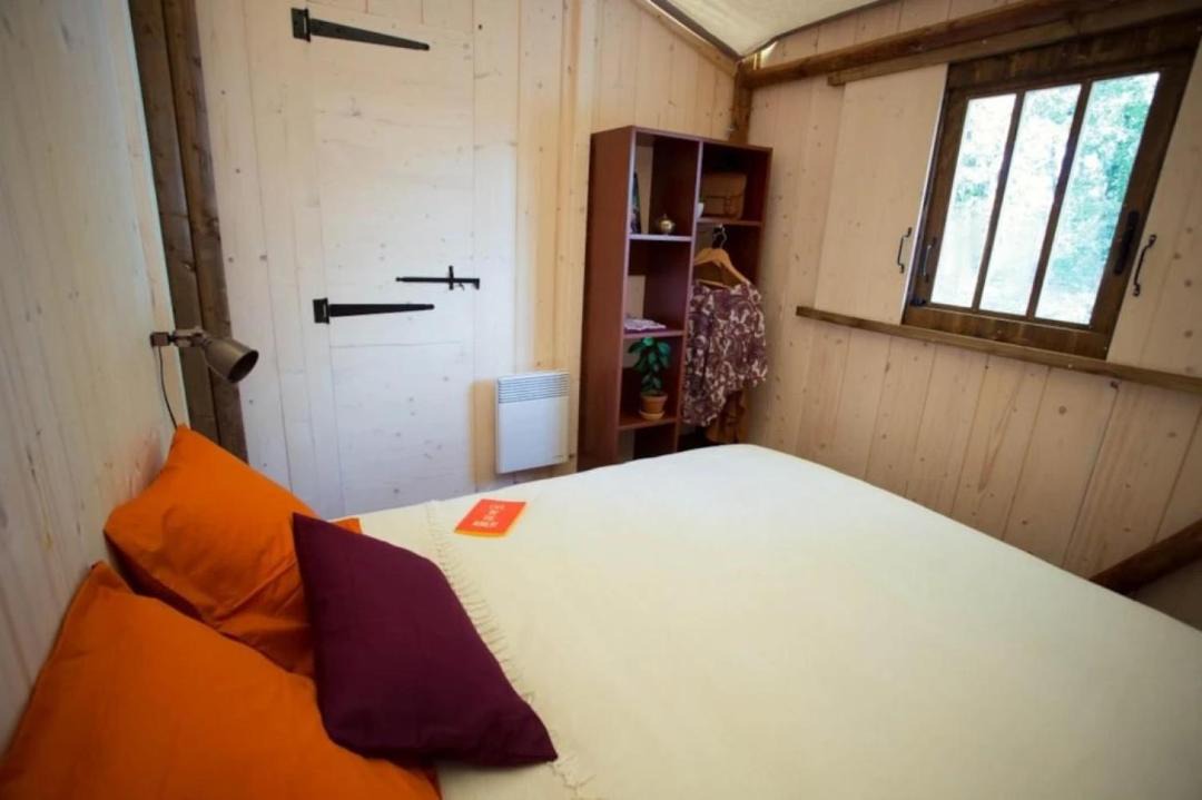 Photo of Bedroom in Saint-Constant-Fournoules