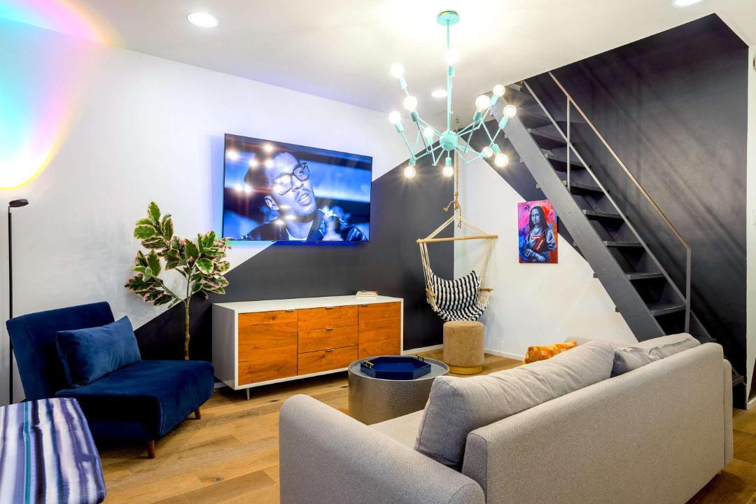 Photo of Livingroom in East Cesar Chavez