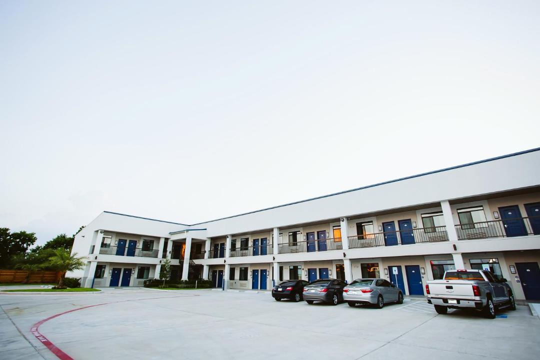 Photo of Buildings in Clodine