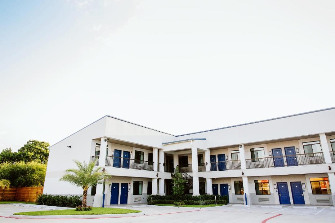 Photo of Buildings in Clodine