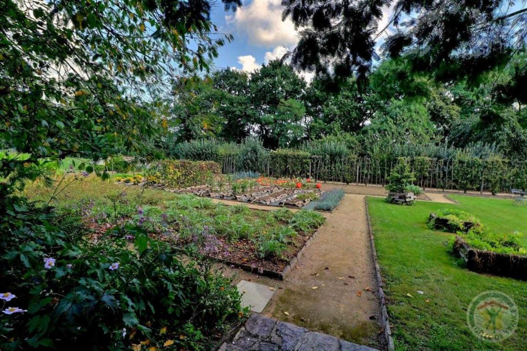 Photo of Others in Bruz