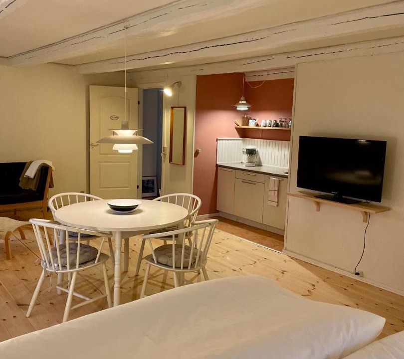 Photo of Others in Davinde